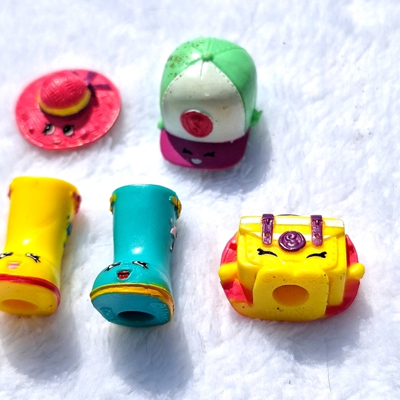 Shopkins Set of 8 hats, boots, and purses Season 2 - Picture 4 of 9